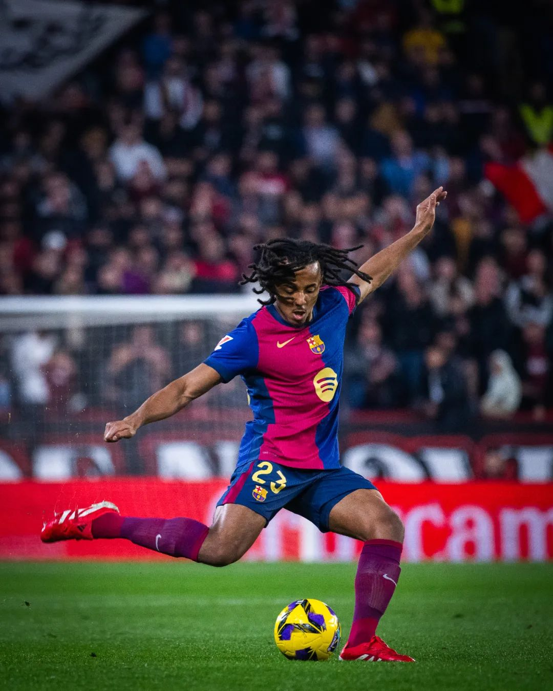 包含塞维利亚迎战皇家马德里，主场优势迎战巅峰的词条