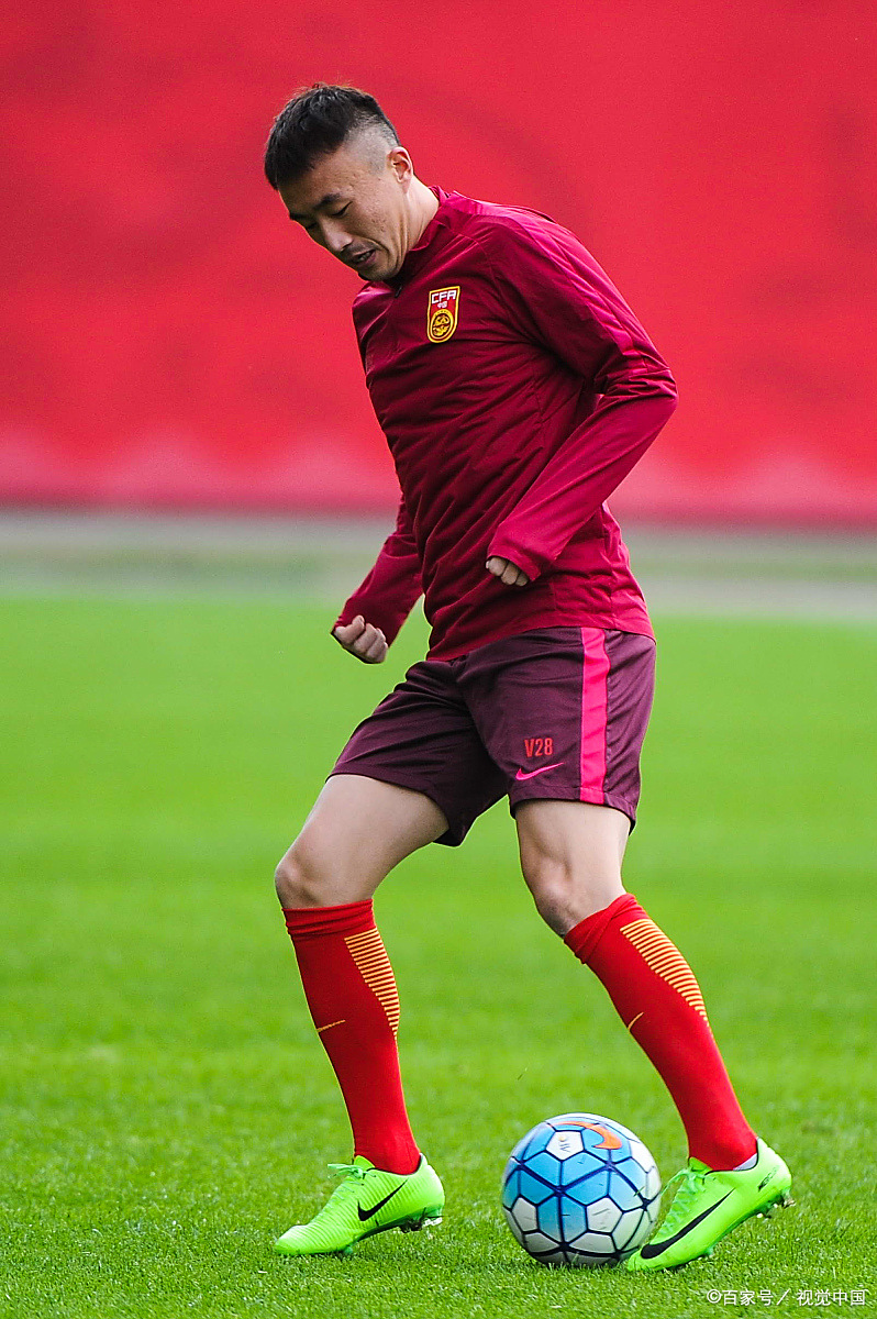 球技高超战术丰富，表现尽显实力不凡