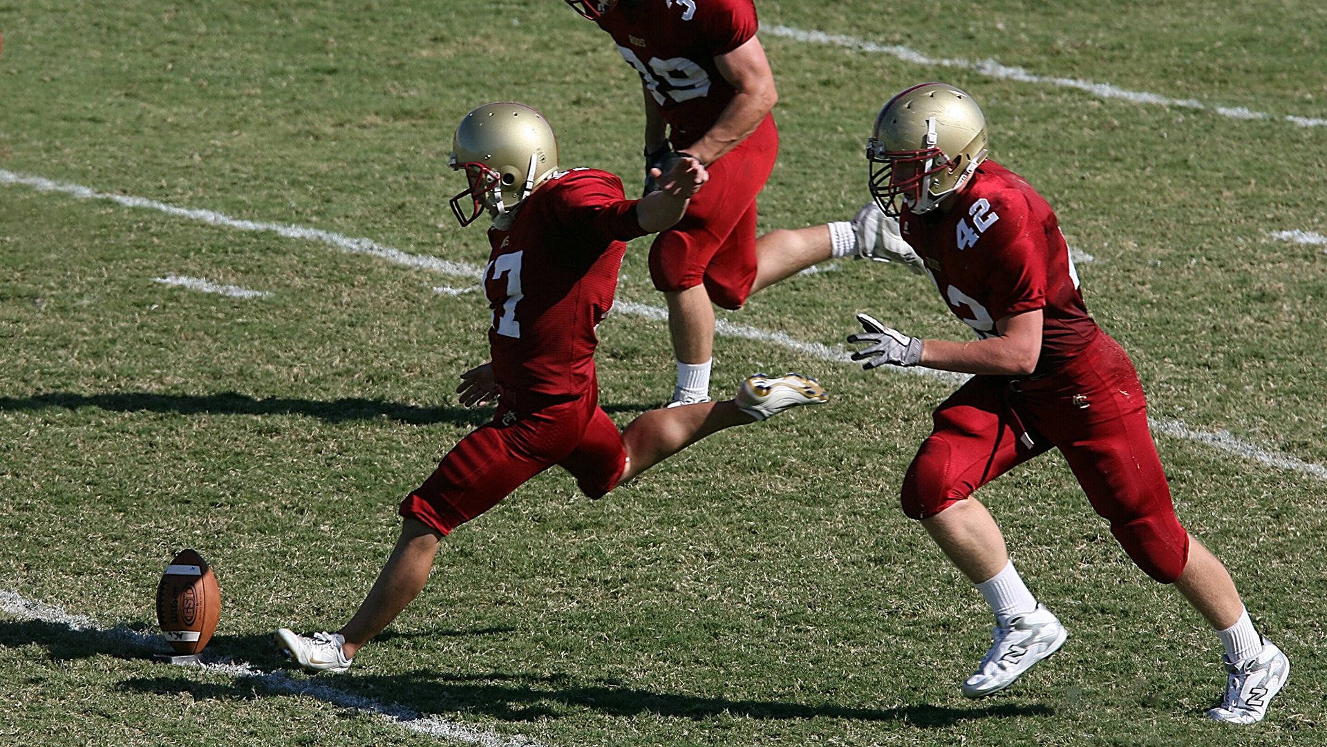 开云平台-法拉利翻盘迈凯伦，佩雷兹统治全场，一场战术与意志的胜利
