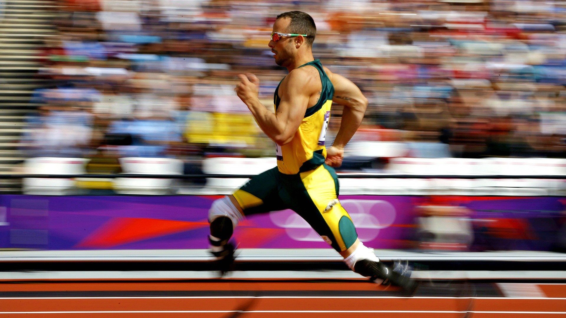 开云官网-赛道上的颠覆，索伯轻取红牛，塞恩斯高光闪耀